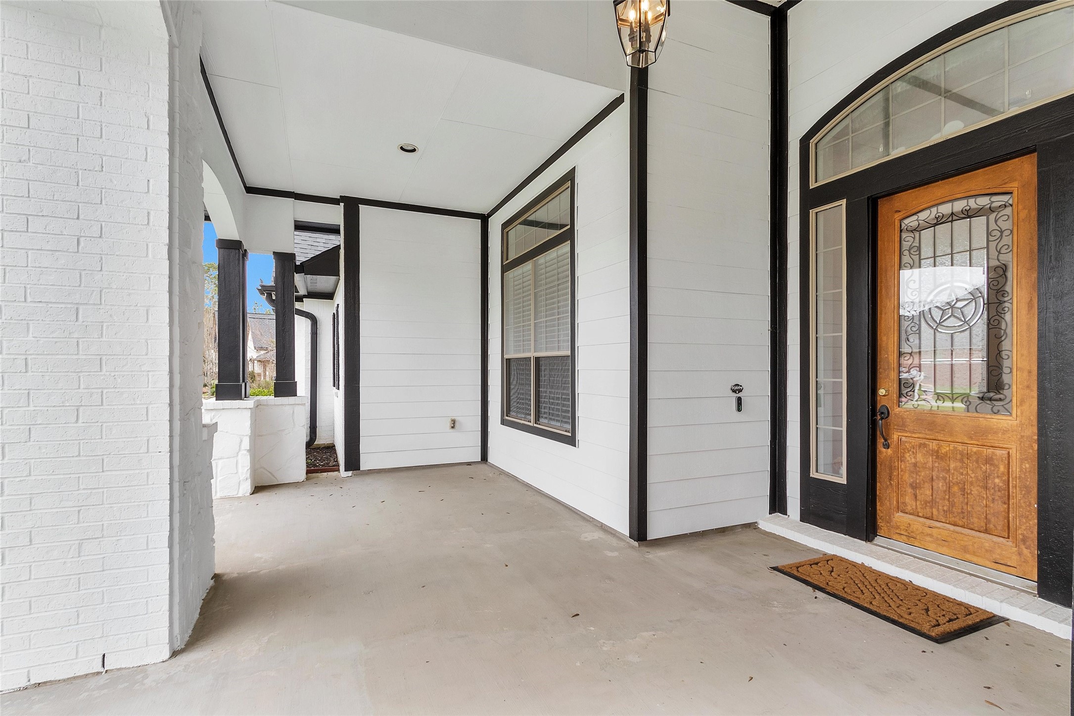 10004 Summer Ridge Lane Conroe, TX 77302 - Photo 5 of 50 a view of a big room with closet and windows
