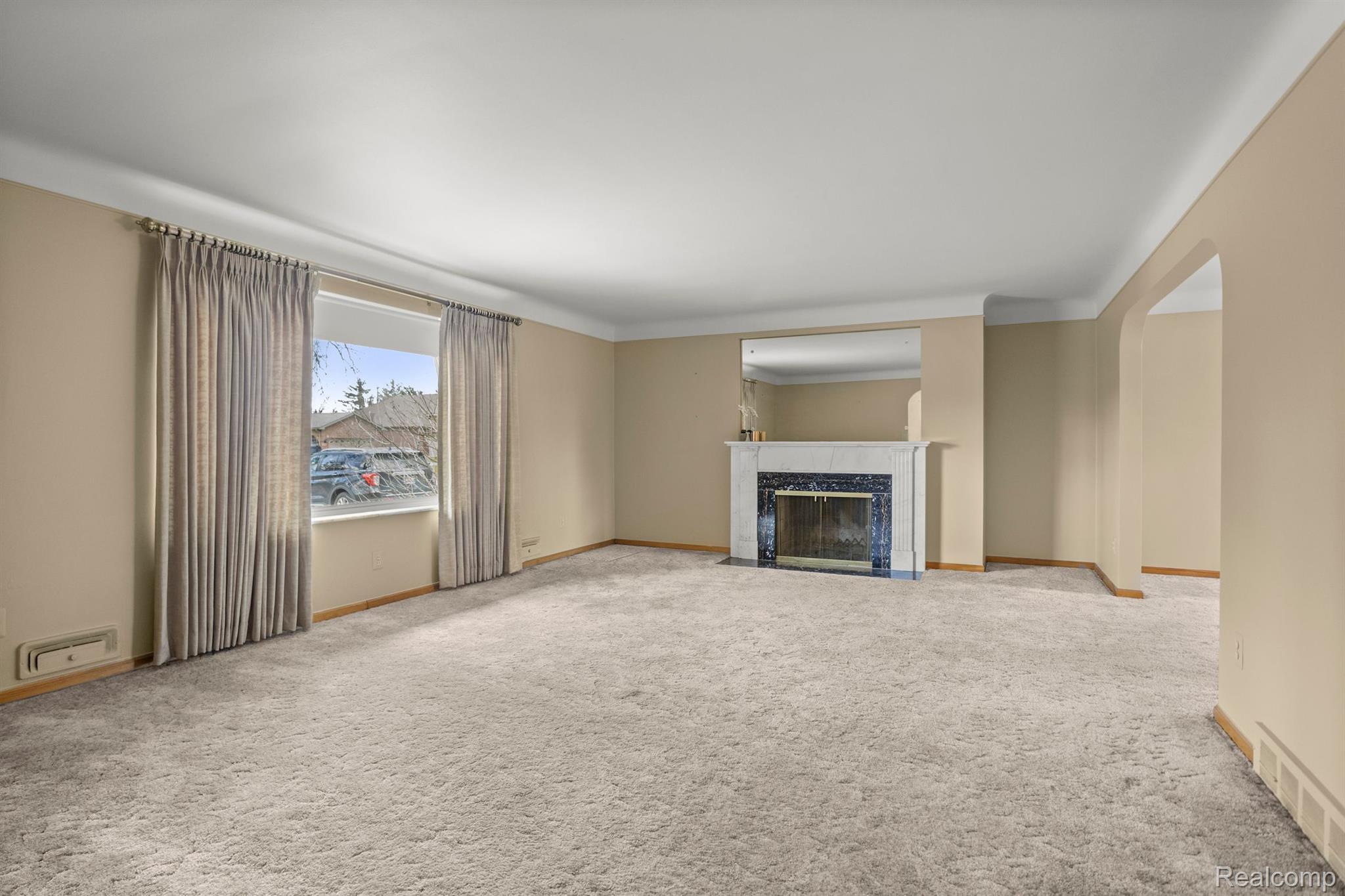 451 South Gulley Road Dearborn, MI 48124 - Photo 4 of 41 Living Room