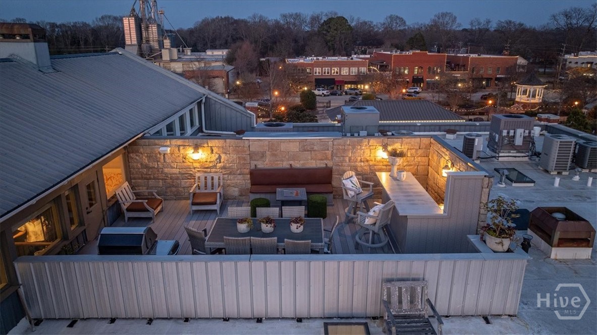 262 West Washington Street Madison, GA 30650 - Photo 49 of 69 You're own private roof top terrace