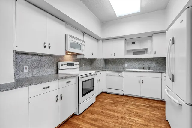 $354,000 | 14 Greenway Plaza, Unit 9O, Houston, TX 77046