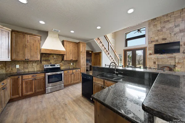 $925,000 | 24 Morning Dew, Concan, TX 78838