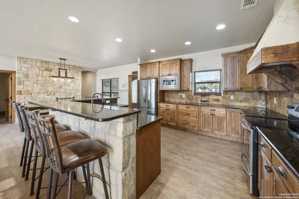$925,000 | 24 Morning Dew, Concan, TX 78838