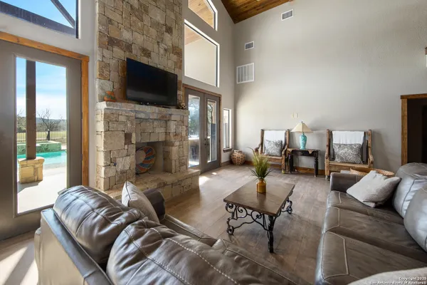 $925,000 | 24 Morning Dew, Concan, TX 78838