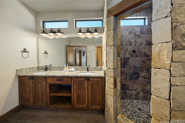 $925,000 | 24 Morning Dew, Concan, TX 78838