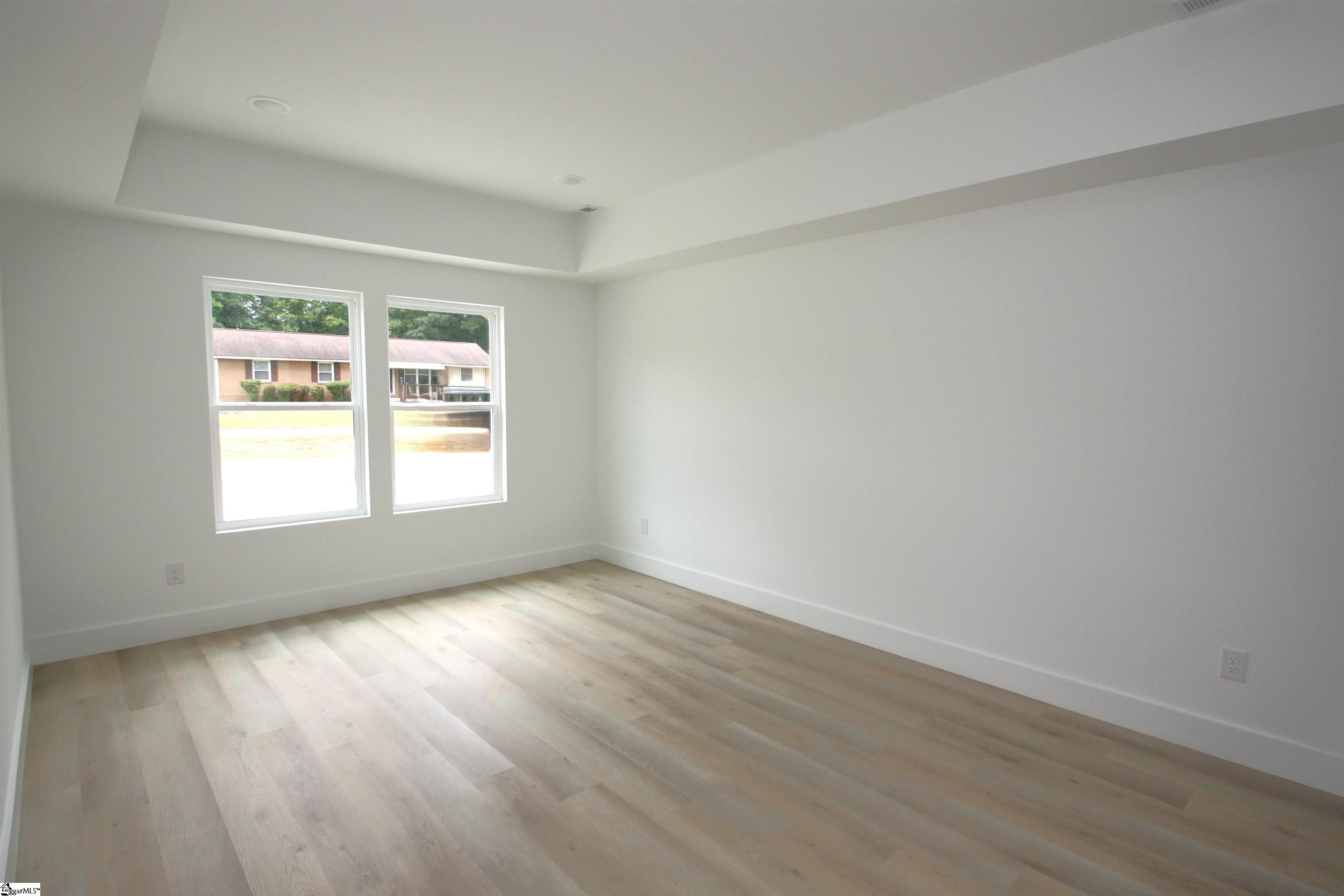 404 Sierra Road Spartanburg, SC 29301 - Photo 15 of 47