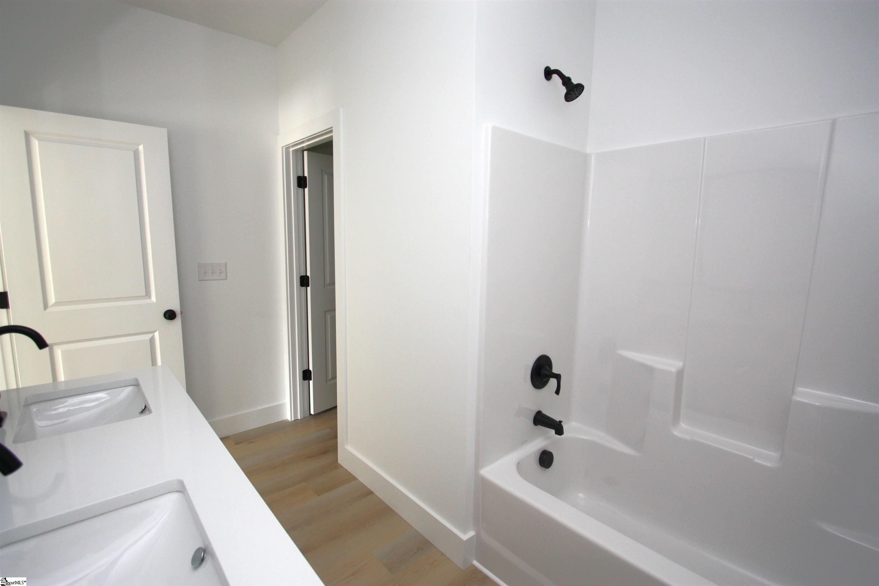 404 Sierra Road Spartanburg, SC 29301 - Photo 17 of 47