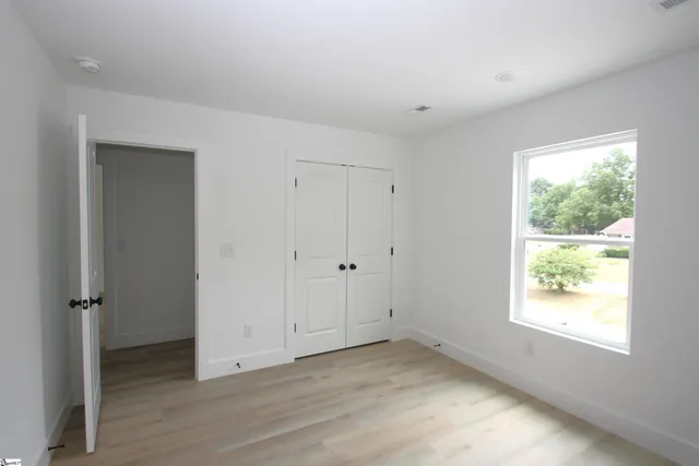 $1,800 | 404 Sierra Road, Spartanburg, SC 29301