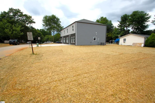 $1,800 | 404 Sierra Road, Spartanburg, SC 29301