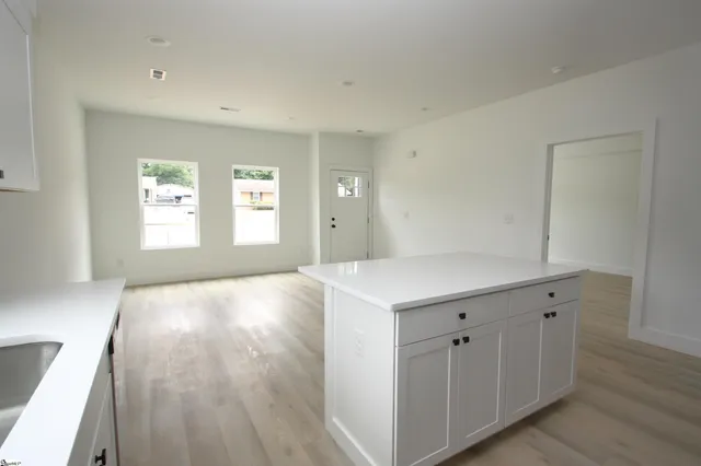 $1,800 | 404 Sierra Road, Spartanburg, SC 29301