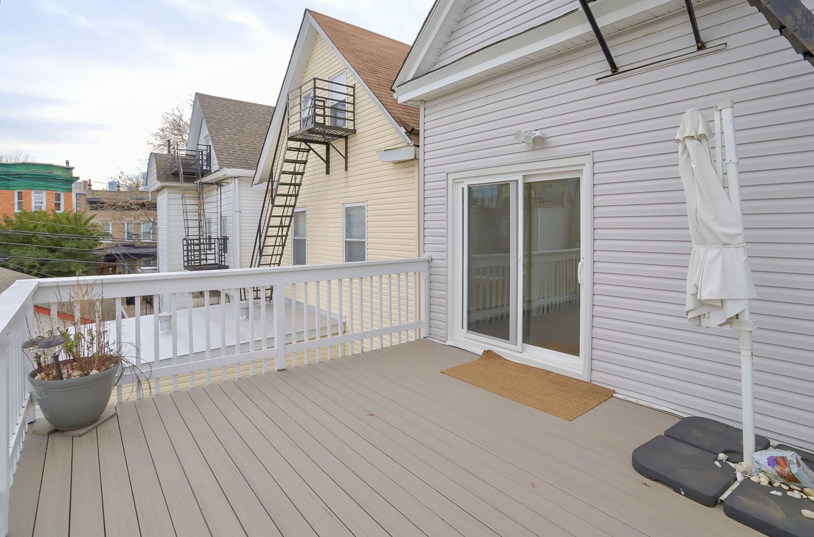 206 Dodd Street, Unit 2 Weehawken, NJ 07086 - Photo 20 of 21 a view of a chair on the roof deck