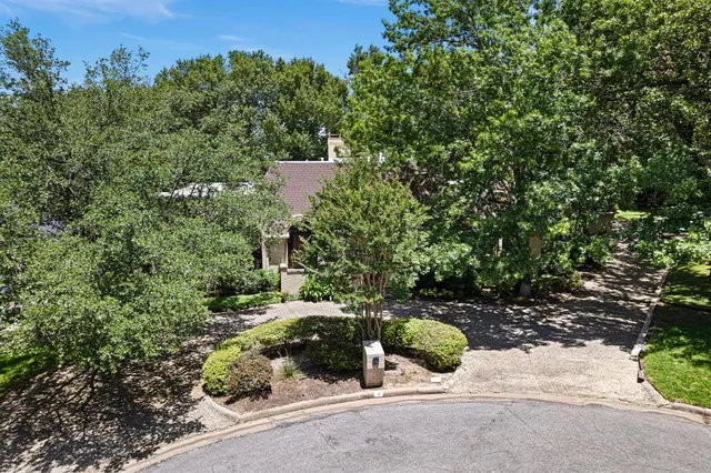 $575,000 | 2 East Nobhill Drive, Greenville, TX 75402