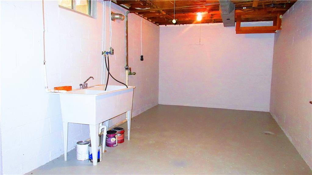 208 Steppland Road Butler, PA 16002 - Photo 18 of 25 Laundry room