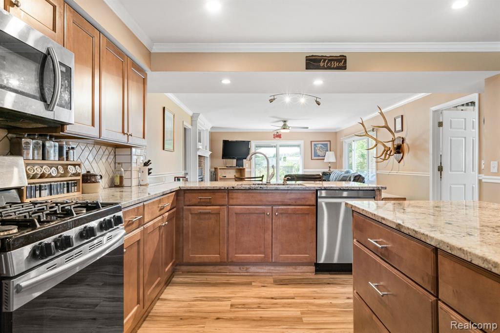 184 Crescent Road Waterford, MI 48327 - Photo 17 of 48 Gallery Image 17
