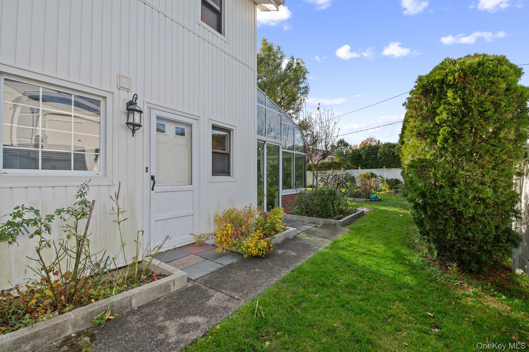 89 Nottingham Road Manhasset Hills, NY 11040 - Photo 29 of 39 Side yard with outside door