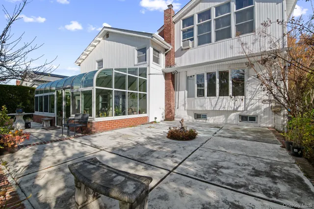 a view of a house with backyard and sitting area