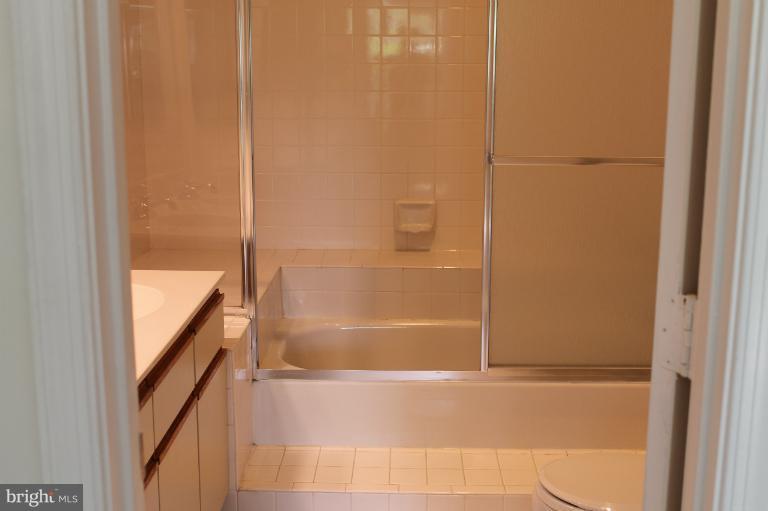 13708 Modrad Way, Unit 41 Silver Spring, MD 20904 - Photo 13 of 16 Bath (Master)