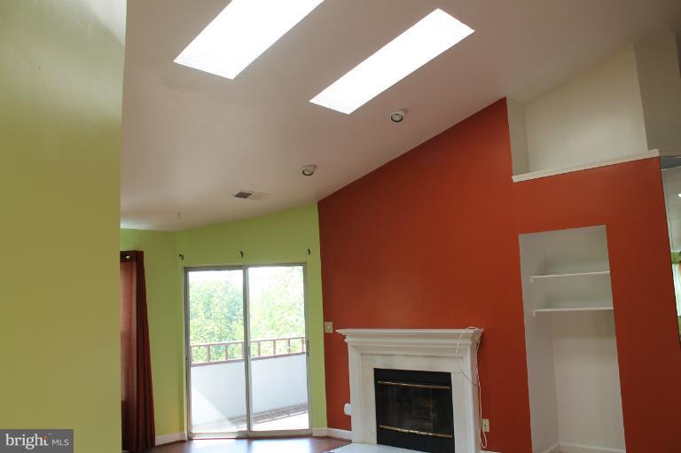 13708 Modrad Way, Unit 41 Silver Spring, MD 20904 - Photo 3 of 16 Living Room