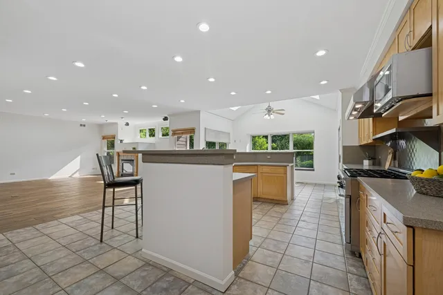 $799,000 | 6409 Davidson Court, Gurnee, IL 60031