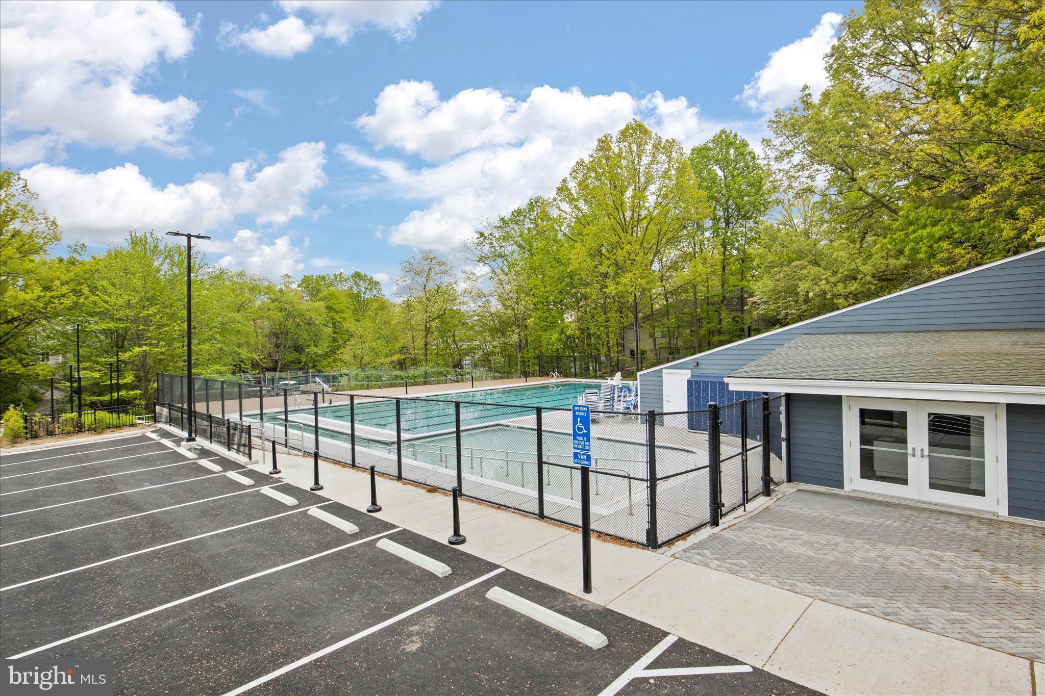 1319 Sundial Drive Reston, VA 20194 - Photo 30 of 49 a view of a backyard