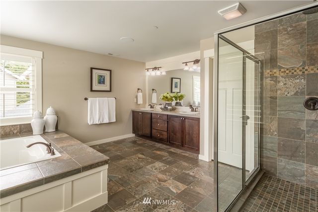 $1,460,000 | 16590 Southeast 61st Place, Bellevue, WA 98006