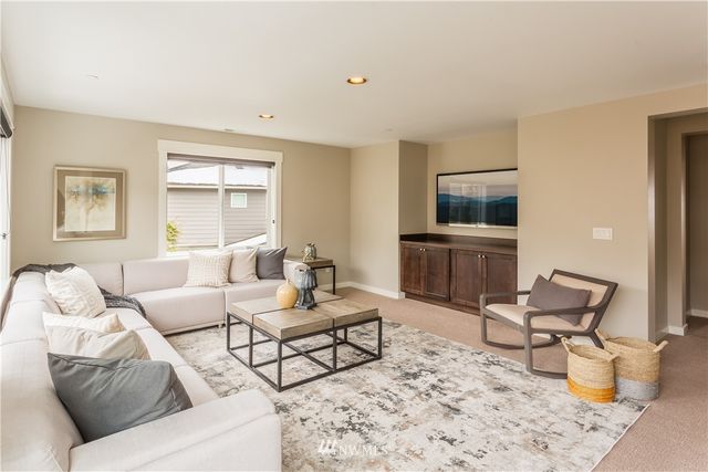 $1,460,000 | 16590 Southeast 61st Place, Bellevue, WA 98006