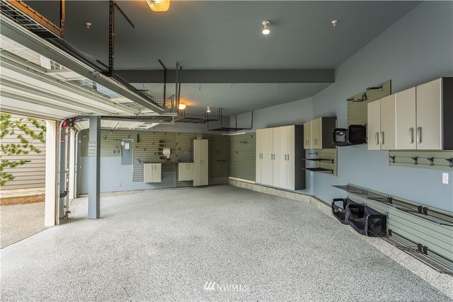 $1,460,000 | 16590 Southeast 61st Place, Bellevue, WA 98006