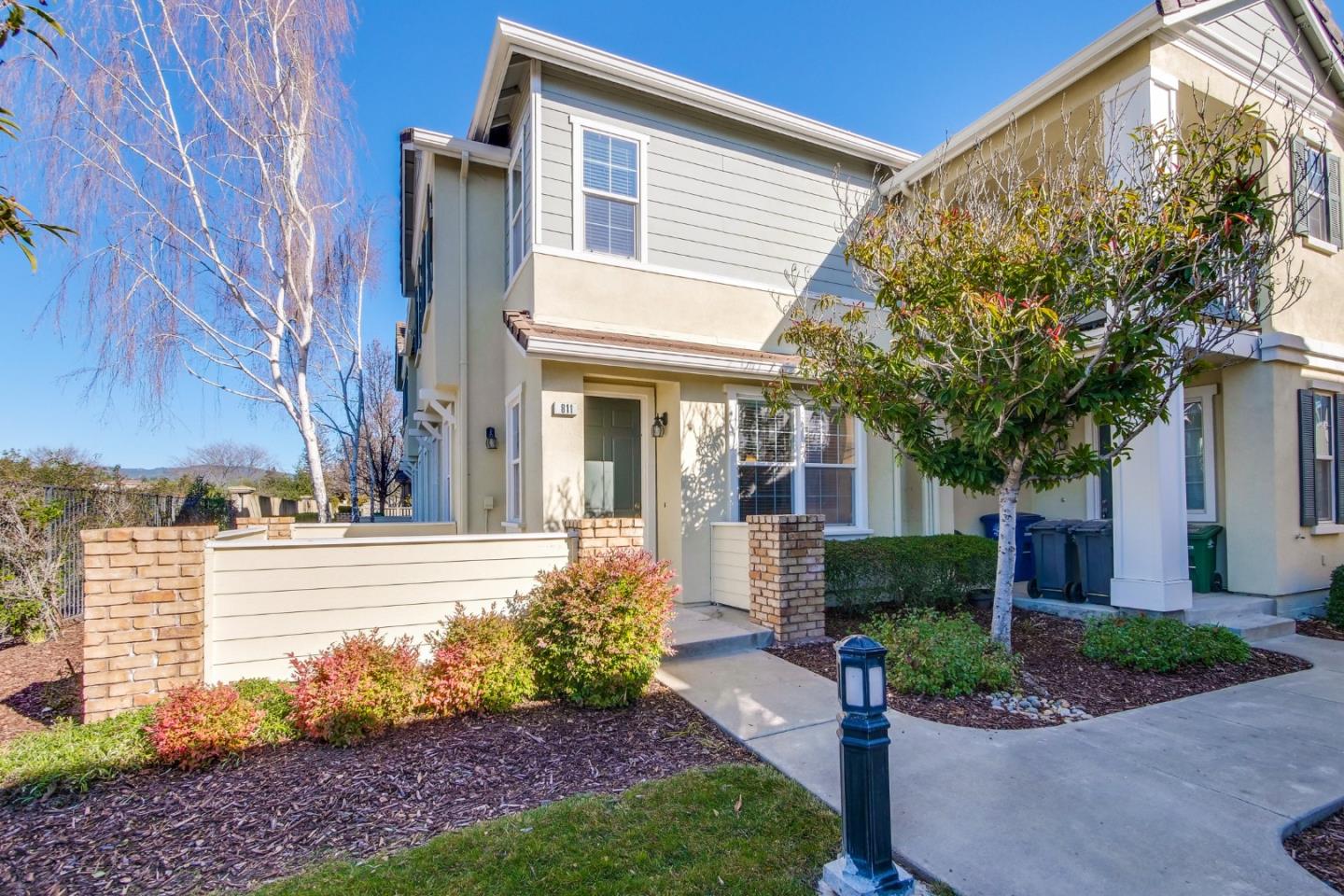 811 Joree Lane San Ramon, CA 94582 - Photo 5 of 43 a front view of a house with garden
