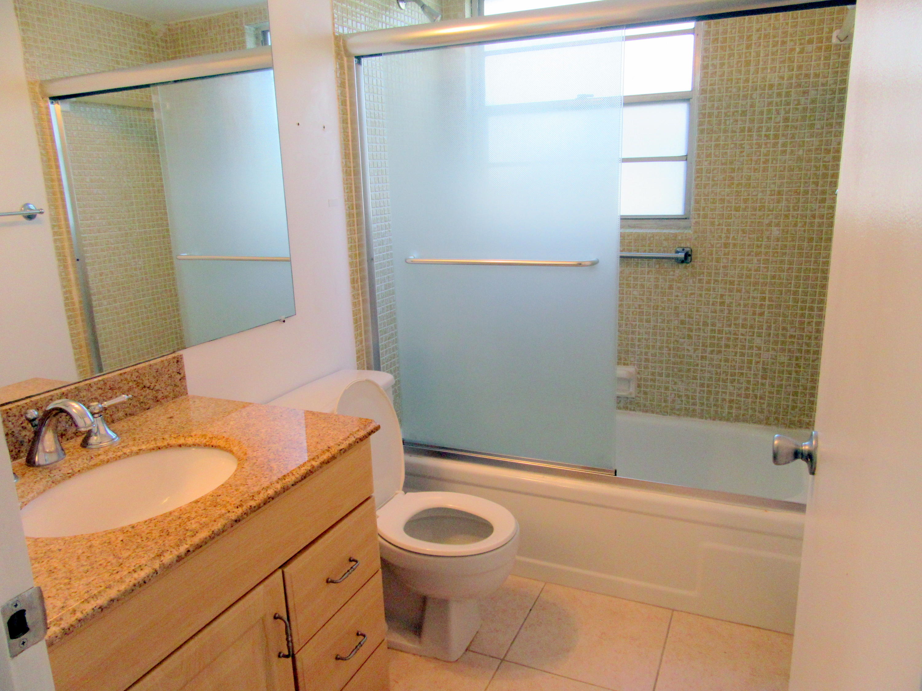 193 Fanshaw East, Unit 193 Boca Raton, FL 33434 - Photo 4 of 13 FULL BATH