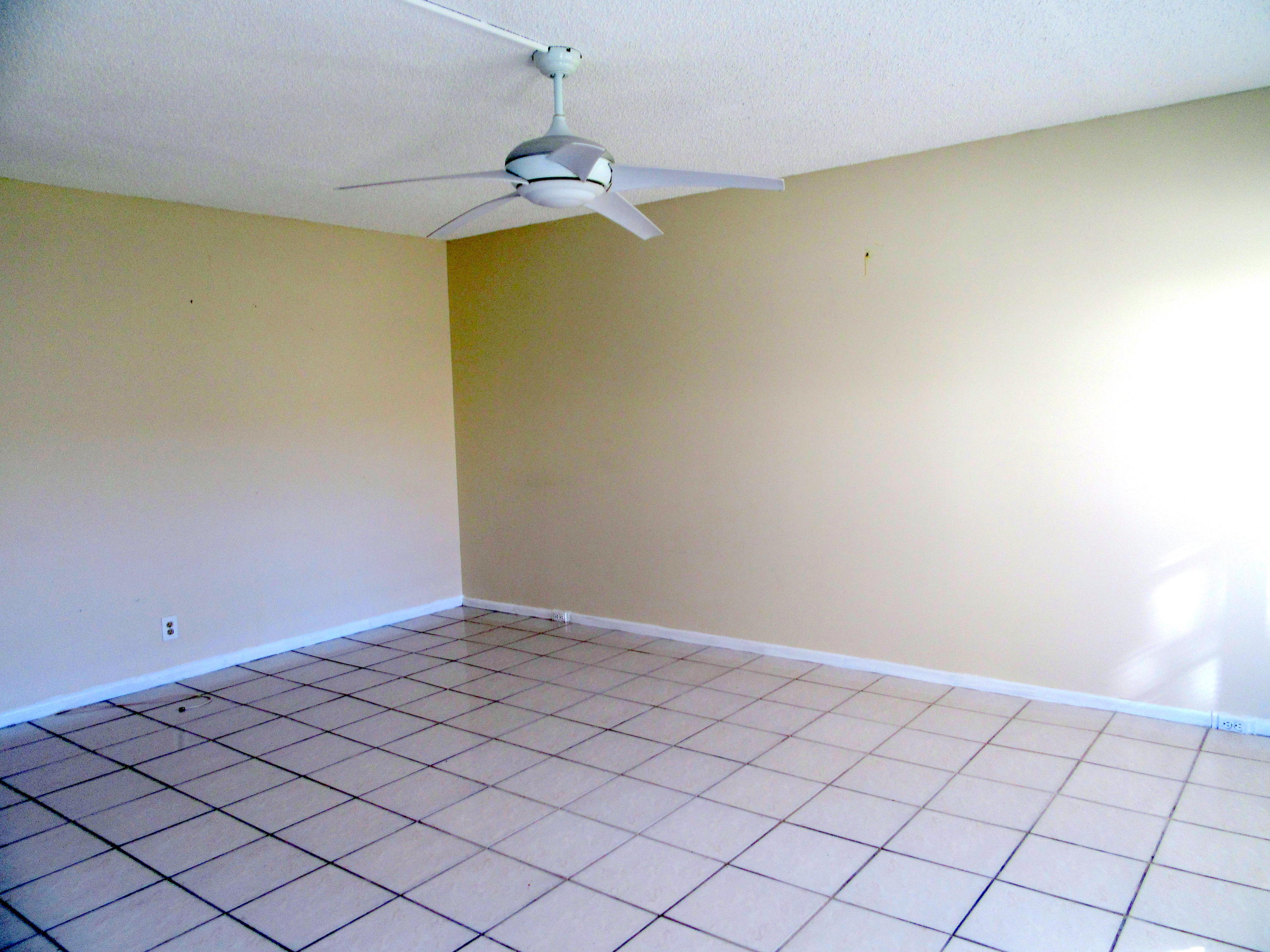 193 Fanshaw East, Unit 193 Boca Raton, FL 33434 - Photo 6 of 13 LIVING ROOM