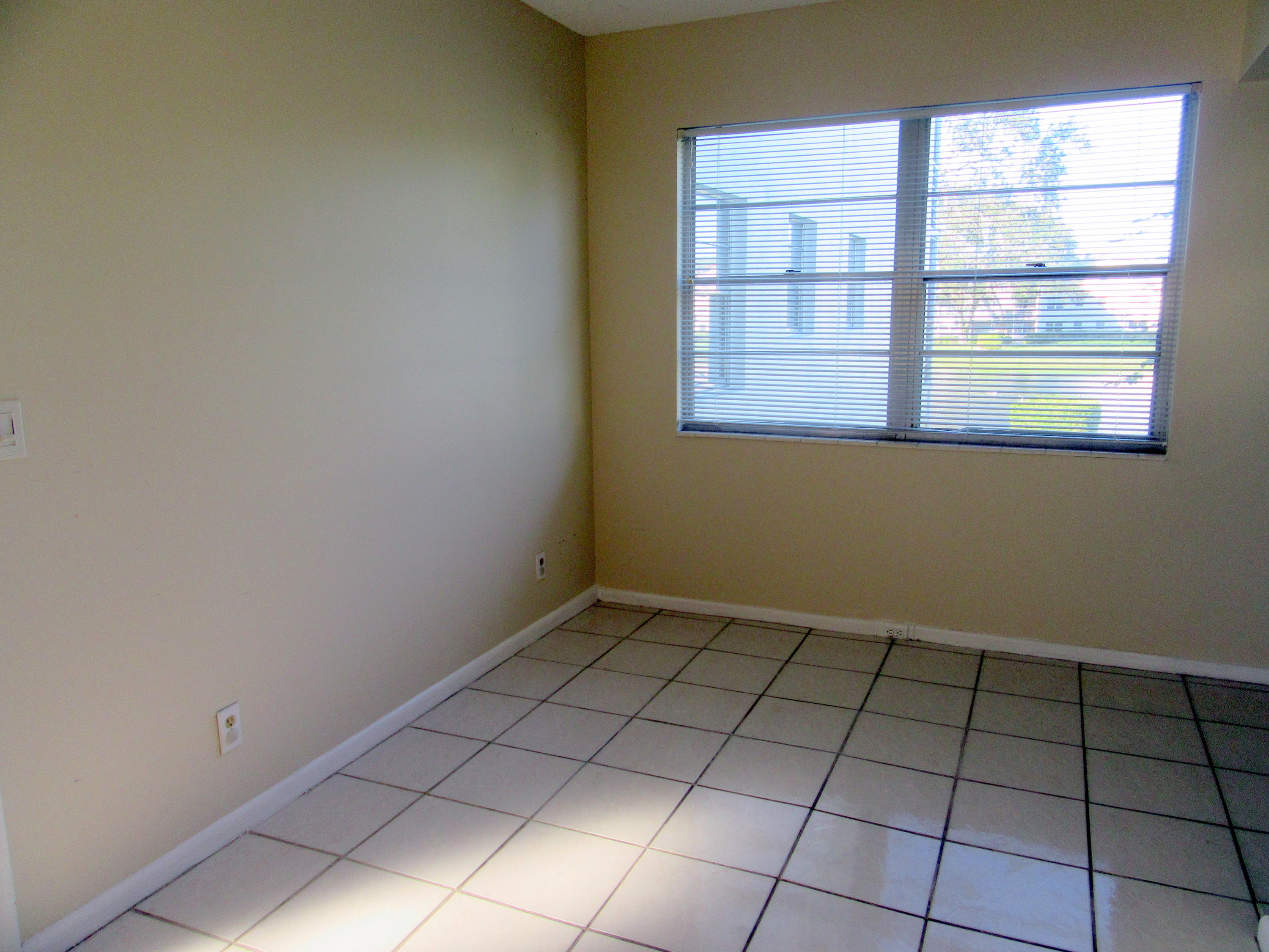 193 Fanshaw East, Unit 193 Boca Raton, FL 33434 - Photo 7 of 13 DINING AREA