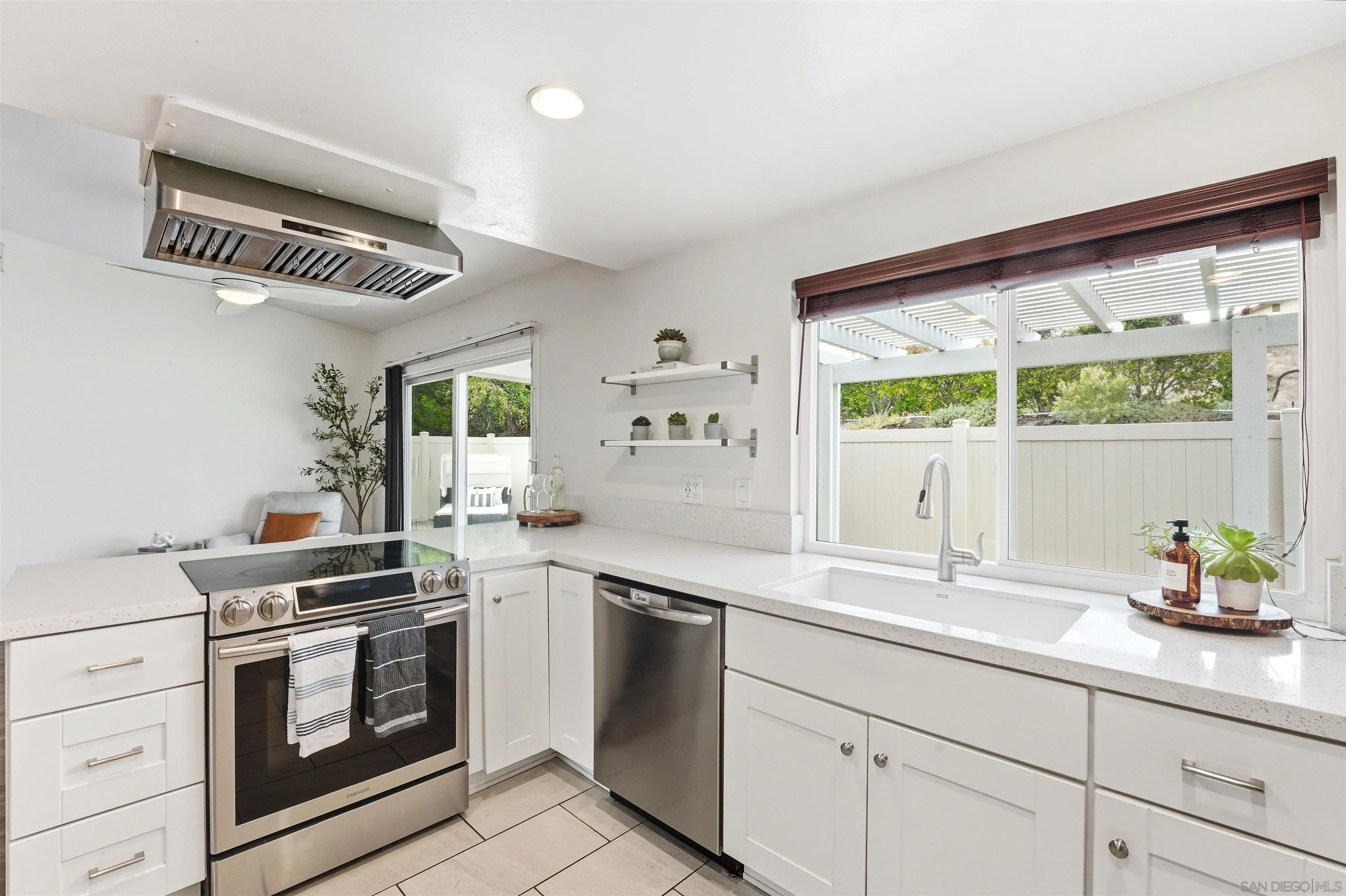 2304 Meadowridge Place Spring Valley, CA 91977 - Photo 6 of 36