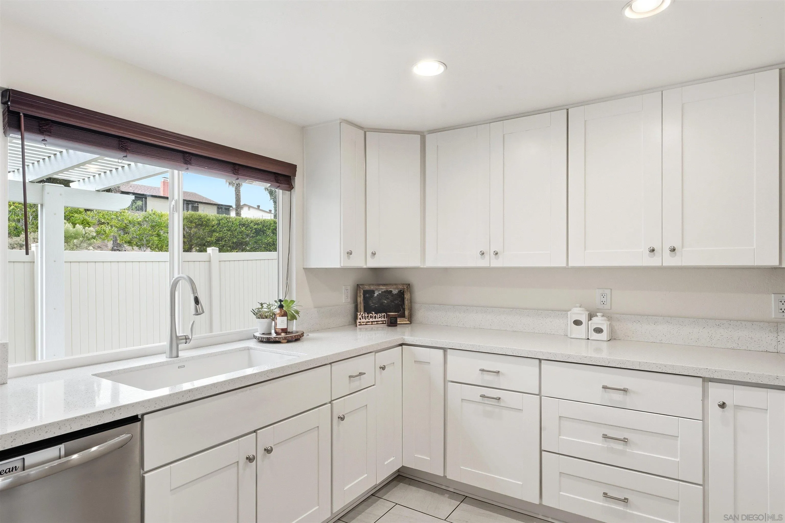 2304 Meadowridge Place Spring Valley, CA 91977 - Photo 7 of 36