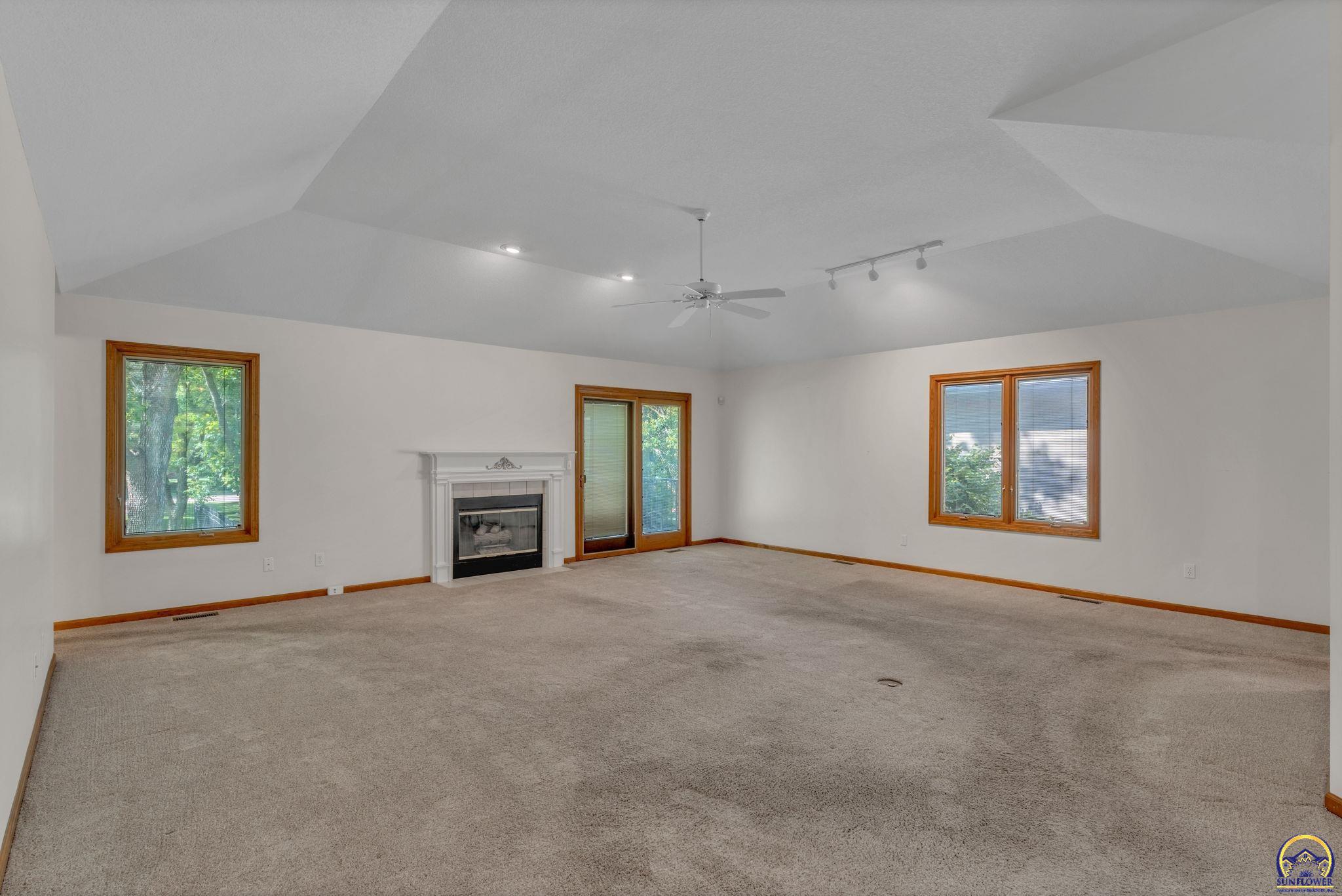 5973 Southwest 31st Street Topeka, KS 66614 - Photo 15 of 38