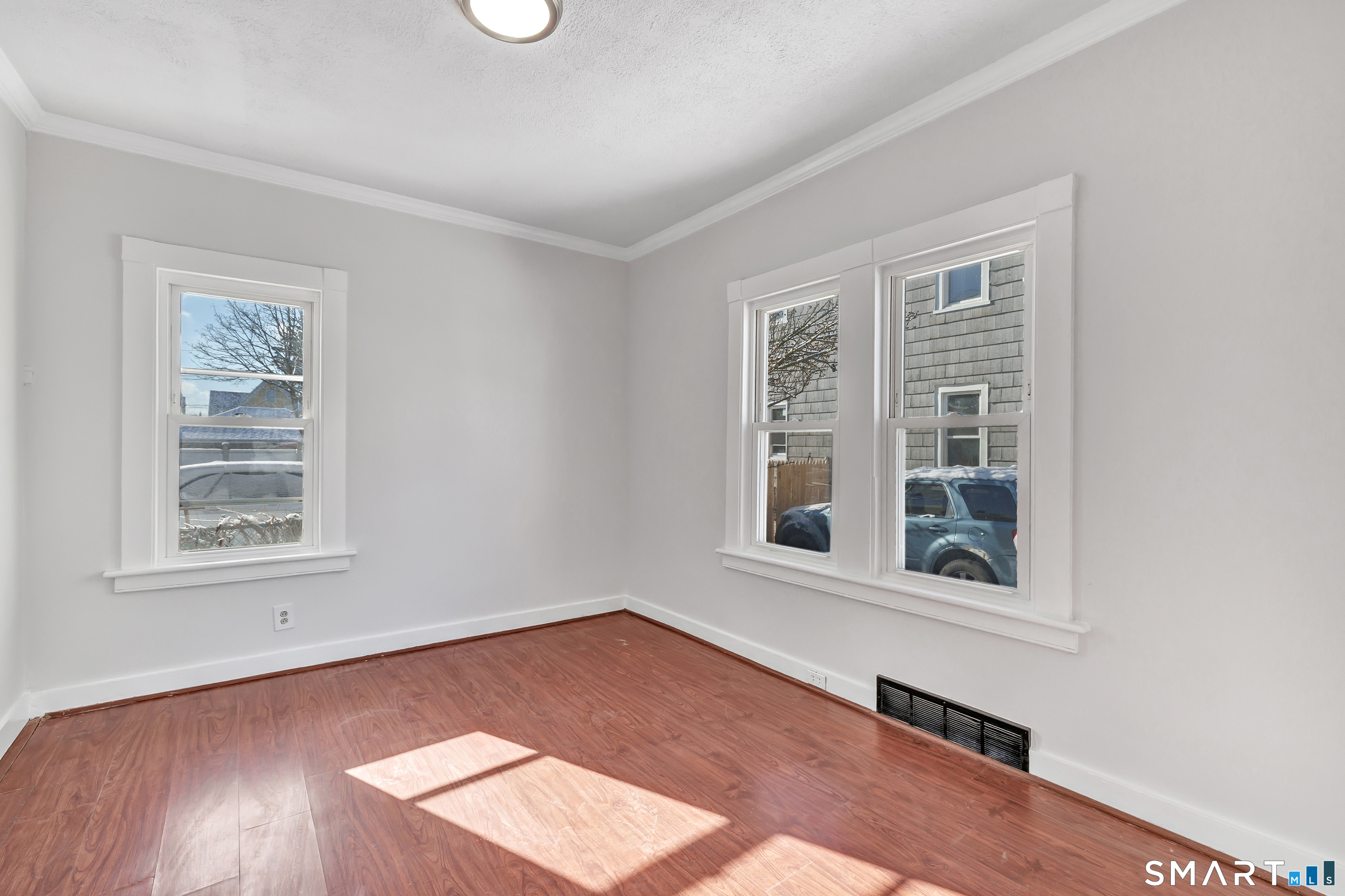 252 Shelton Street Bridgeport, CT 06608 - Photo 12 of 40