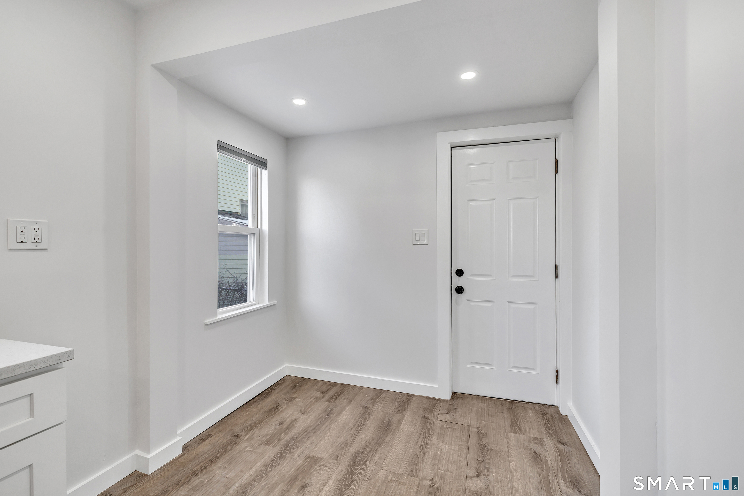 252 Shelton Street Bridgeport, CT 06608 - Photo 17 of 40