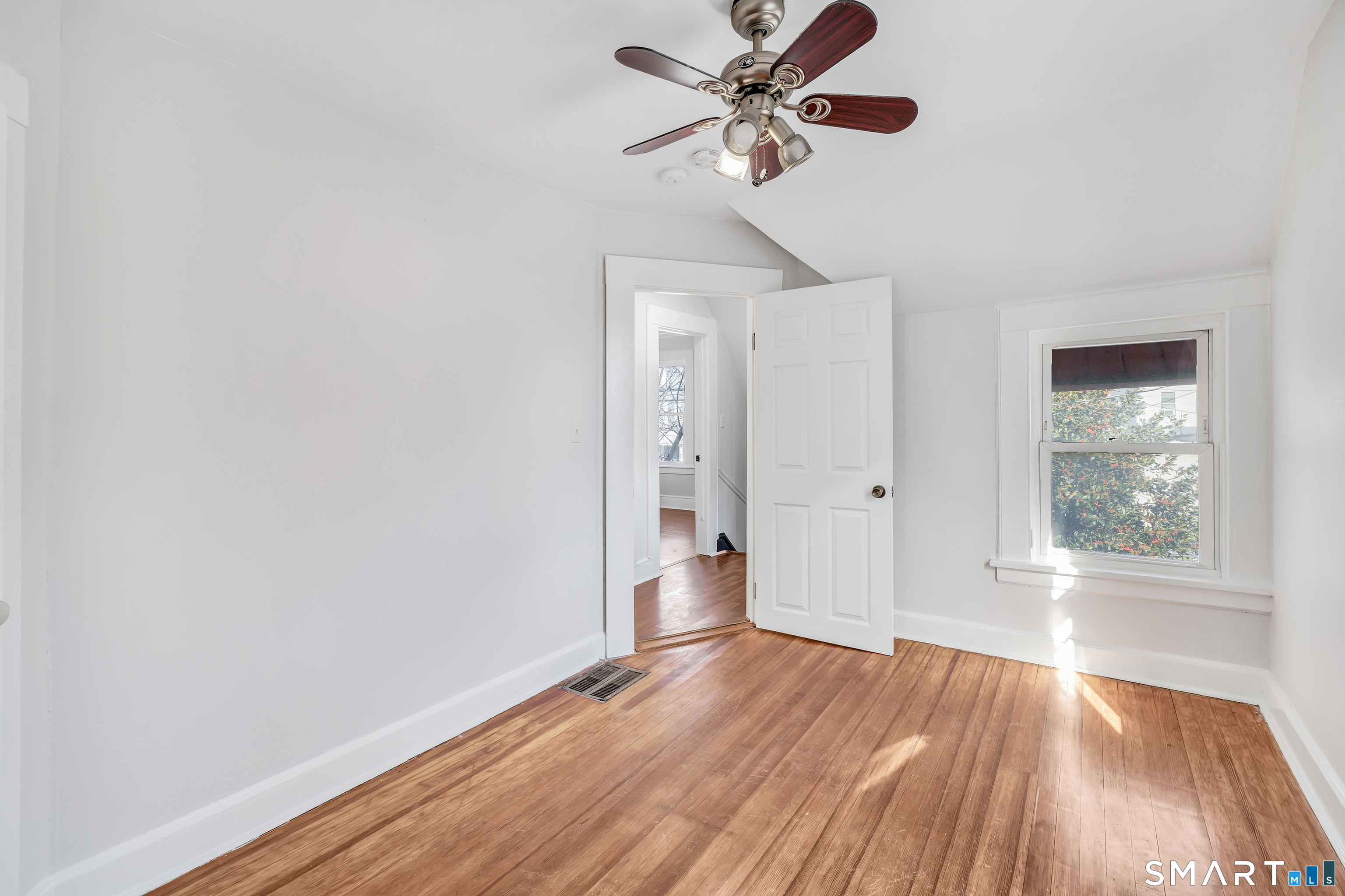 252 Shelton Street Bridgeport, CT 06608 - Photo 23 of 40