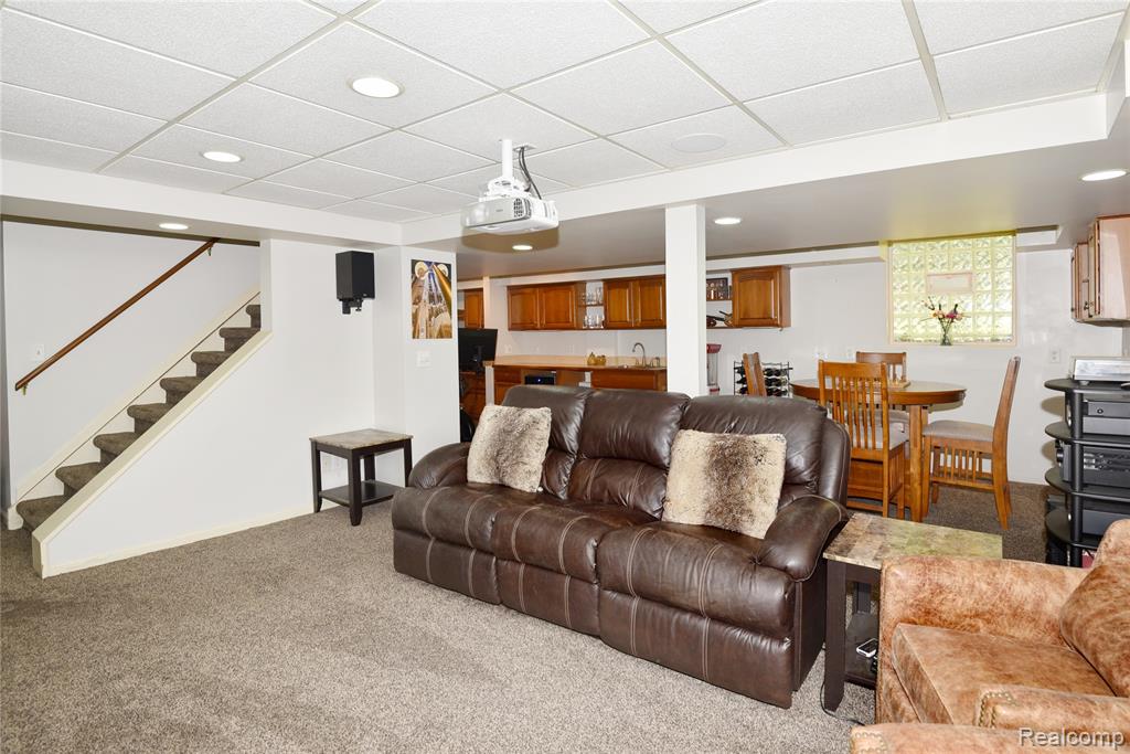 36780 Chesapeake Road Farmington Hills, MI 48335 - Photo 33 of 37 Gallery Image 33
