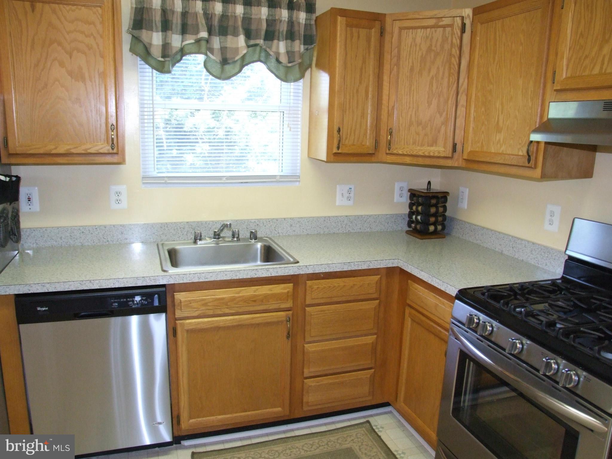 4619 Warren Tree Way Baltimore, MD 21229 - Photo 8 of 25 Kitchen