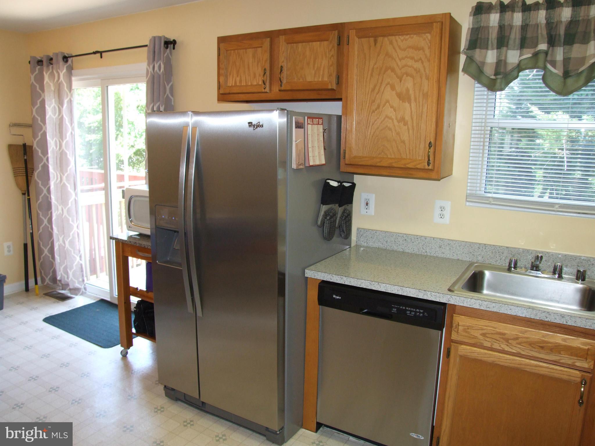 4619 Warren Tree Way Baltimore, MD 21229 - Photo 9 of 25 Direct Access To Wood Deck