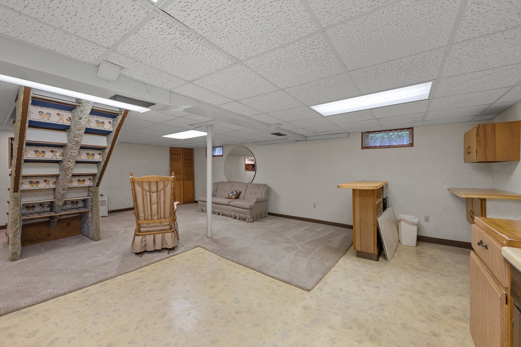 43 Rowena Street Worcester, MA 01606 - Photo 30 of 40