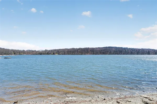 $899,000 | 3 Lakeside Road, Mahopac, NY 10541