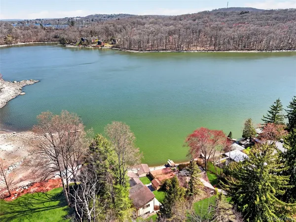 $899,000 | 3 Lakeside Road, Mahopac, NY 10541