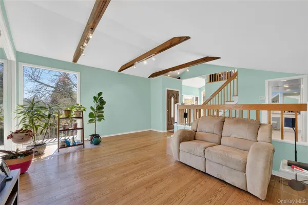 $899,000 | 3 Lakeside Road, Mahopac, NY 10541