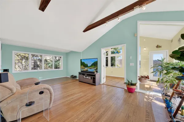 $899,000 | 3 Lakeside Road, Mahopac, NY 10541
