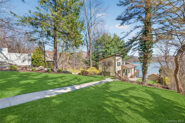 $899,000 | 3 Lakeside Road, Mahopac, NY 10541