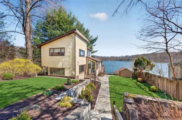 $899,000 | 3 Lakeside Road, Mahopac, NY 10541