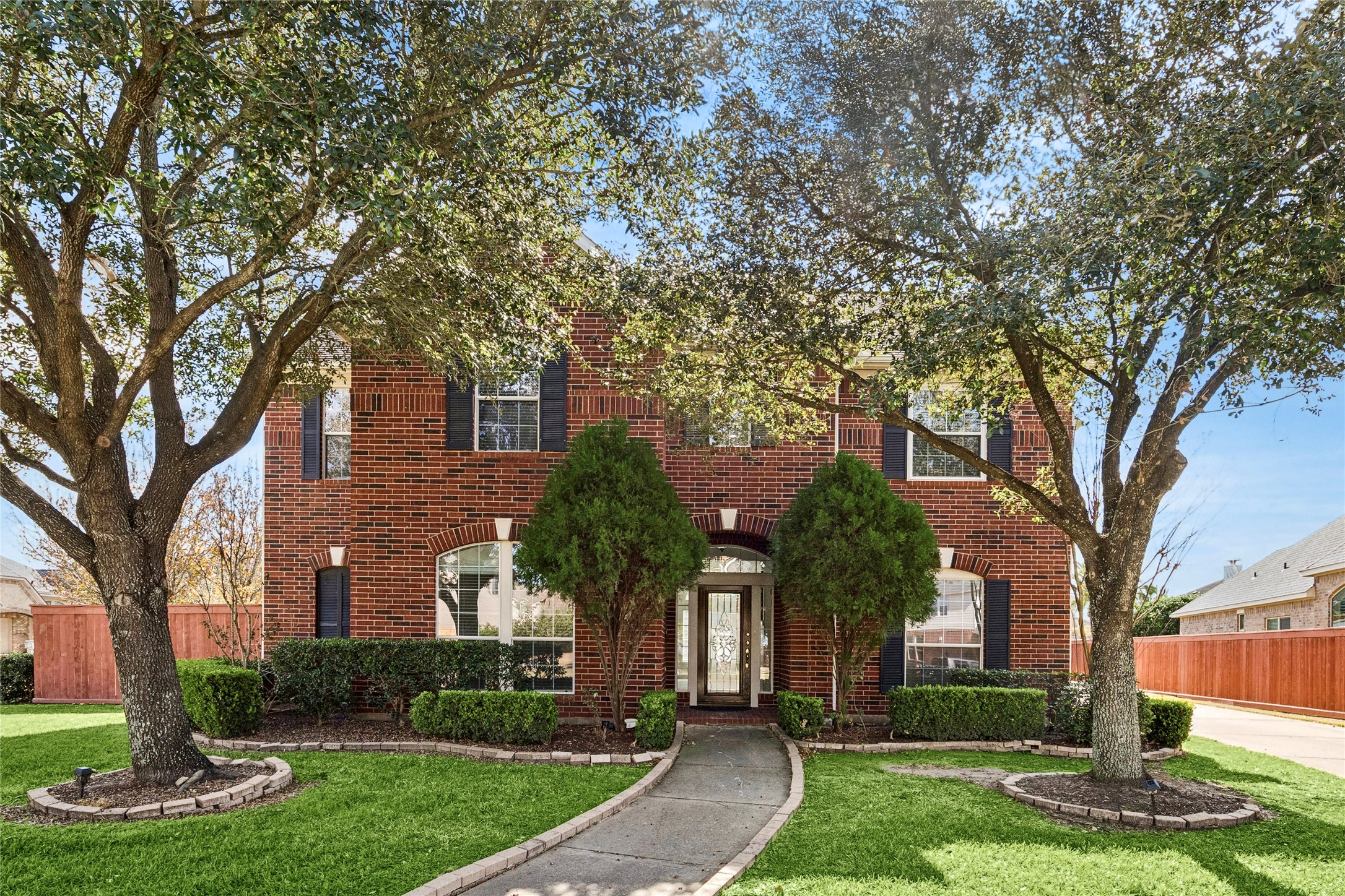 Spacious and light-filled 5-bedroom home for lease in the gated community of Lakes on Eldridge North.