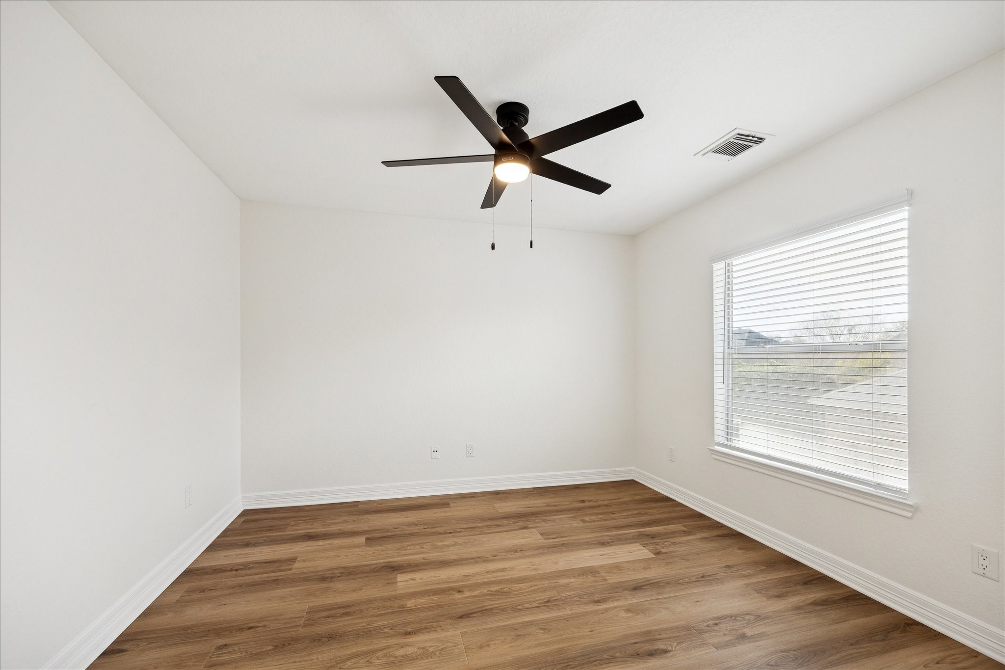 12003 Ensenada Canyon Lane Houston, TX 77041 - Photo 18 of 28 Spacious secondary bedroom.