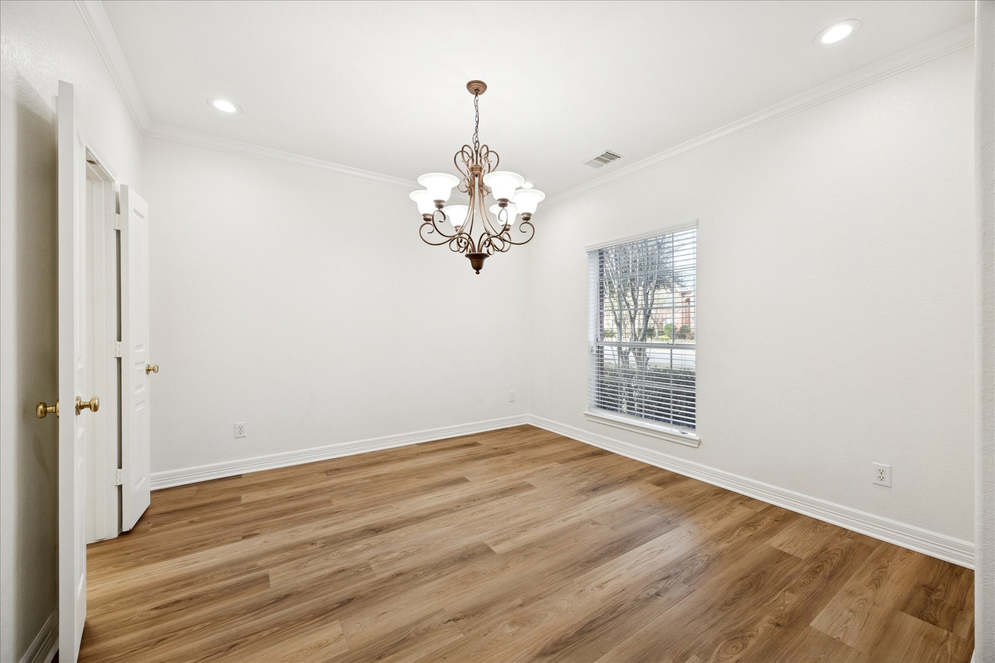 12003 Ensenada Canyon Lane Houston, TX 77041 - Photo 4 of 28 Formal dining room located at the front of the home, easy access to the kitchen. The space is well-lit and offers a welcoming ambiance.
