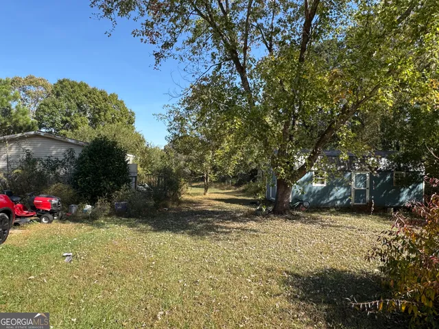 a view of a yard with a tree